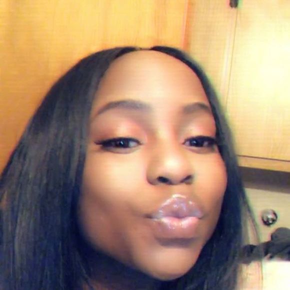 Meet your Posher, Sheena - Picture 1 of 1